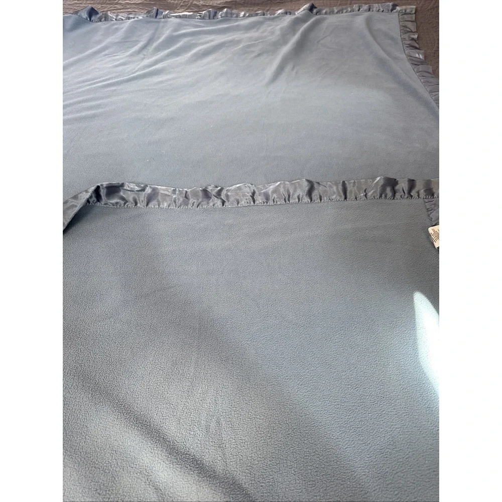 JCP Home Queen Size Satin Trim Blanket Throw EUC Blue 64 X 86